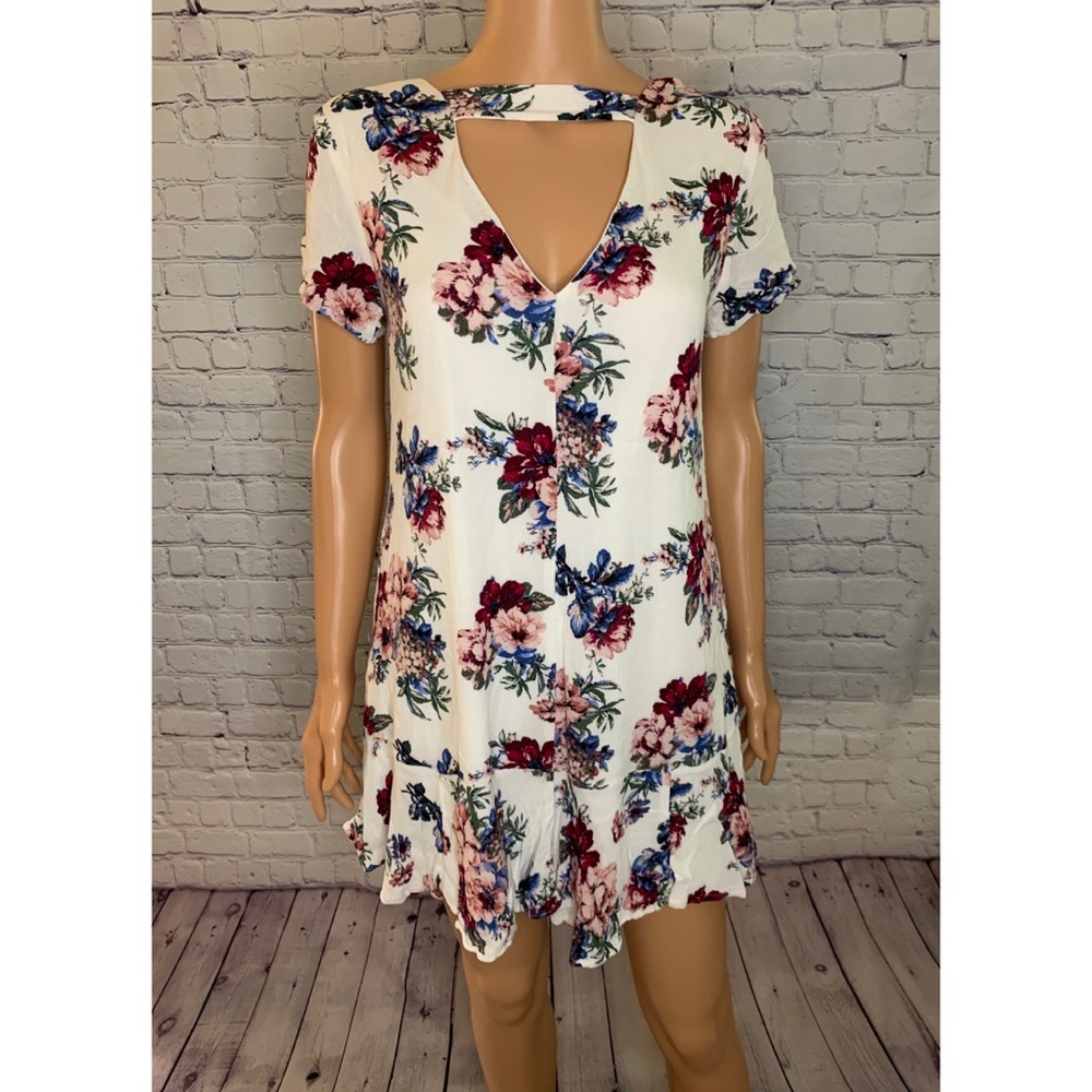 Francesca’s cute White boho Floral Flowy Dress size small